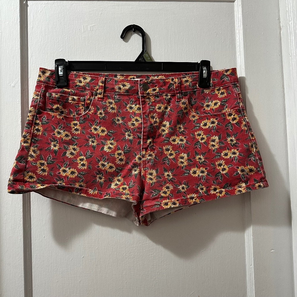 Forever 21 Red Sunflower Denim Shorts in 31